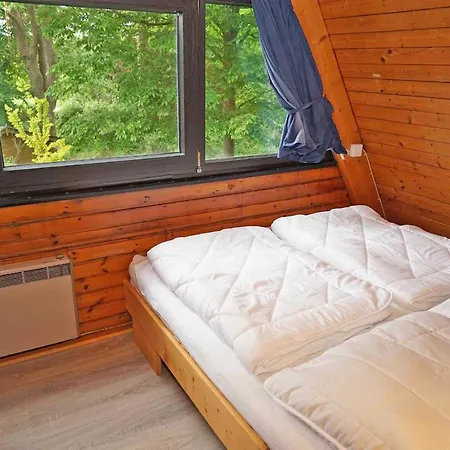 Zeltdachhaus Fuer Ganze Familie Damp