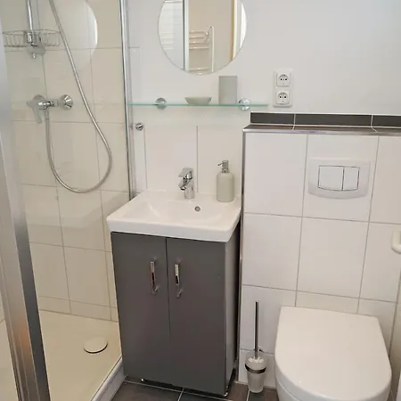 Zeltdachhaus Fuer Ganze Familie *