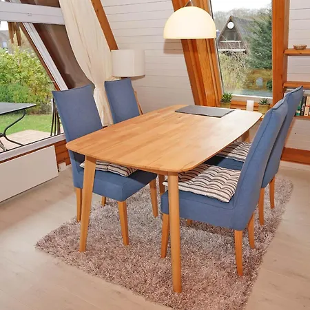 Zeltdachhaus Fuer Ganze Familie *